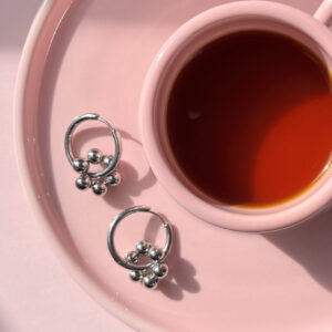 Kovové kvetinové náušnice